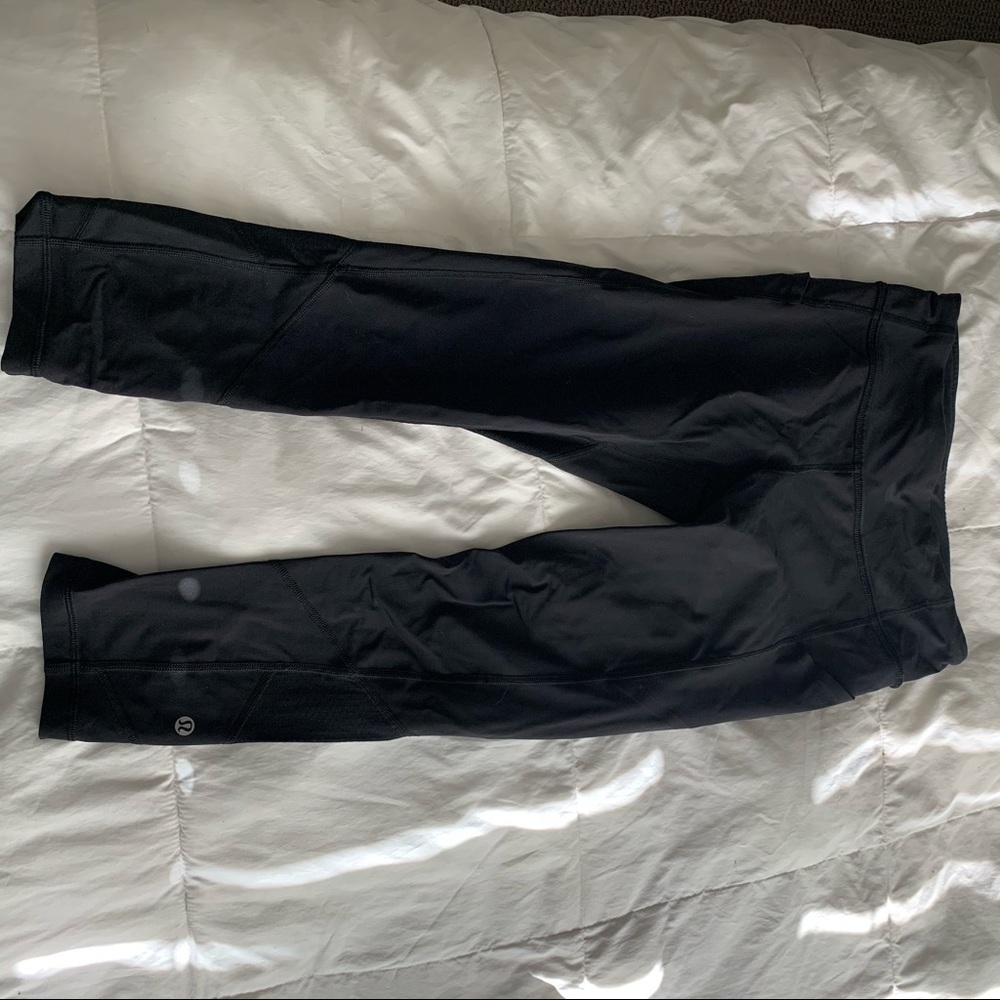 Black lululemon cropped tights